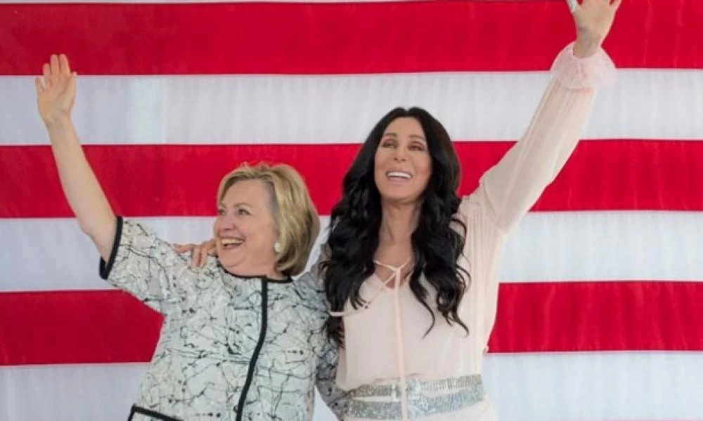 Σερ και Χίλαρι Κλίντον κατά Τραμπ: Συγκεντρώνουν χρήματα για τον Μπάιντεν